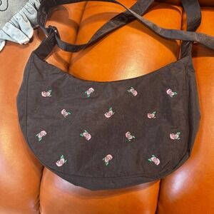 New! BAGGU Medium Crescent‎ Embroidered Roses Rosette Flower Floral Black Bag